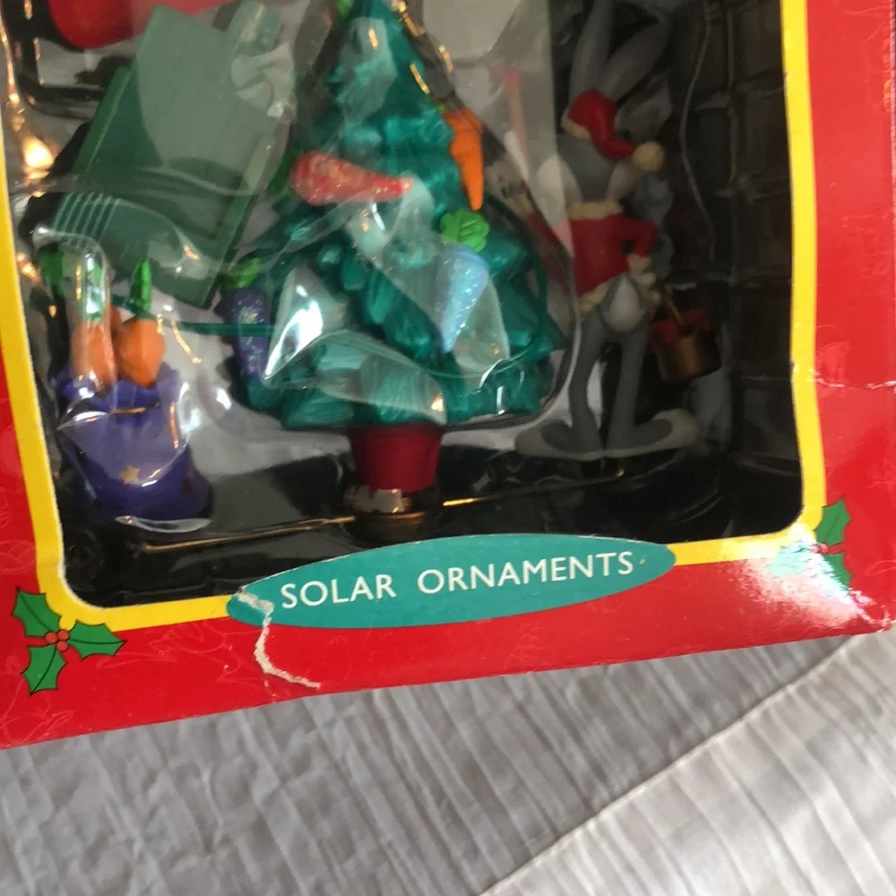 LOONEY TUNES BUGS BUNNY as Santa Claus w/ Christmas tree solar ornament in box